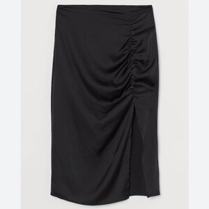 H&M gathered black woven stretchy knee length skirt women's size Small